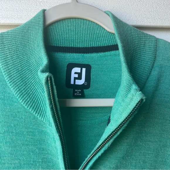 Footjoy 1/4 zip pullover - Picture 4 of 6